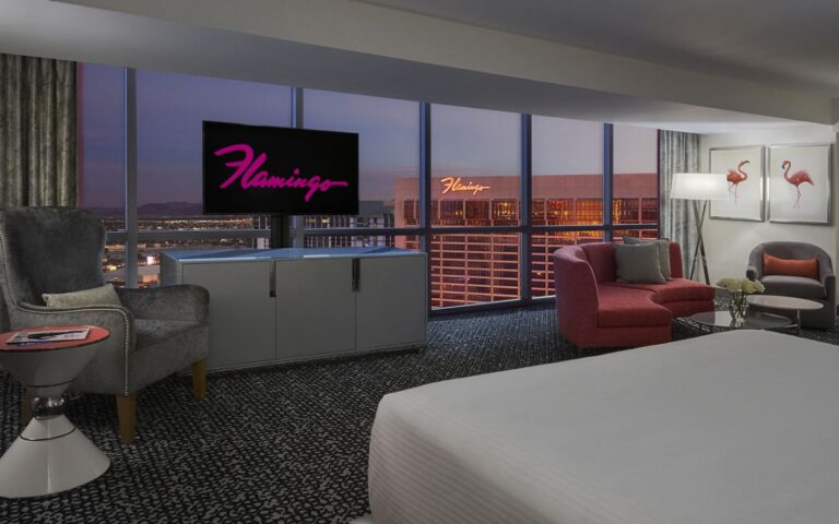 flamingo room4 1 768x480