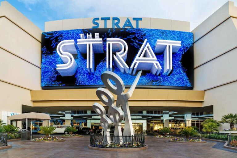 The STRAT hotel las vegas 2 768x512