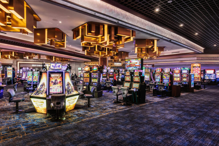 The STRAT hotel las vegas 5 768x512