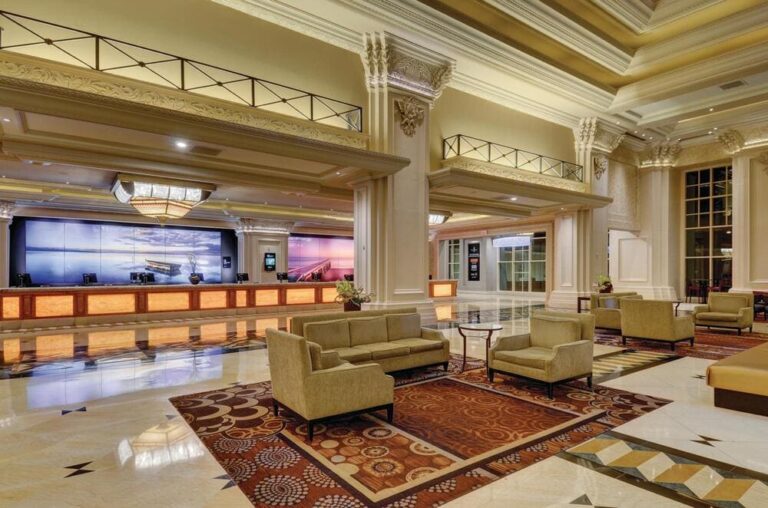 mandalay bay resort las vegas 1 768x508