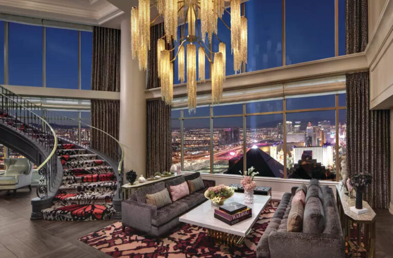 mandalay bay resort las vegas 2 768x504