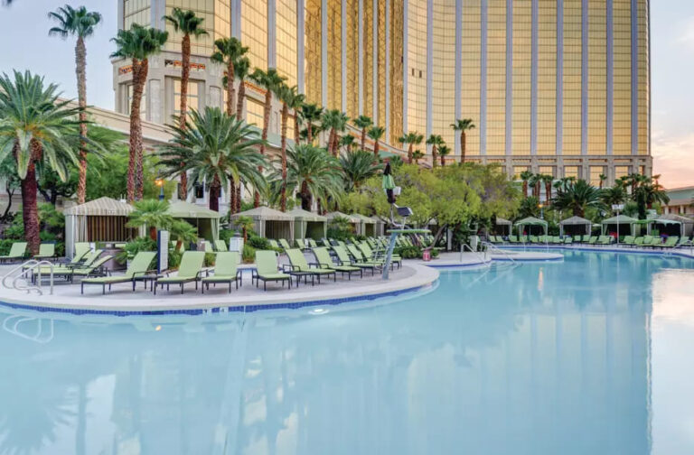mandalay bay resort las vegas 6 768x504
